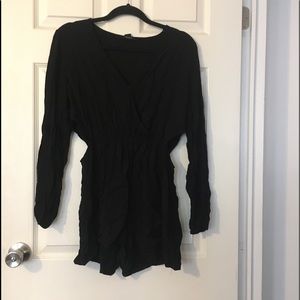Forever 21 Women’s black long sleeve romper Size L